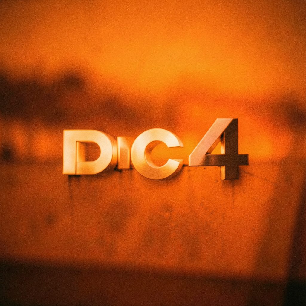 Pic-4 logo emblem in warm tan tones